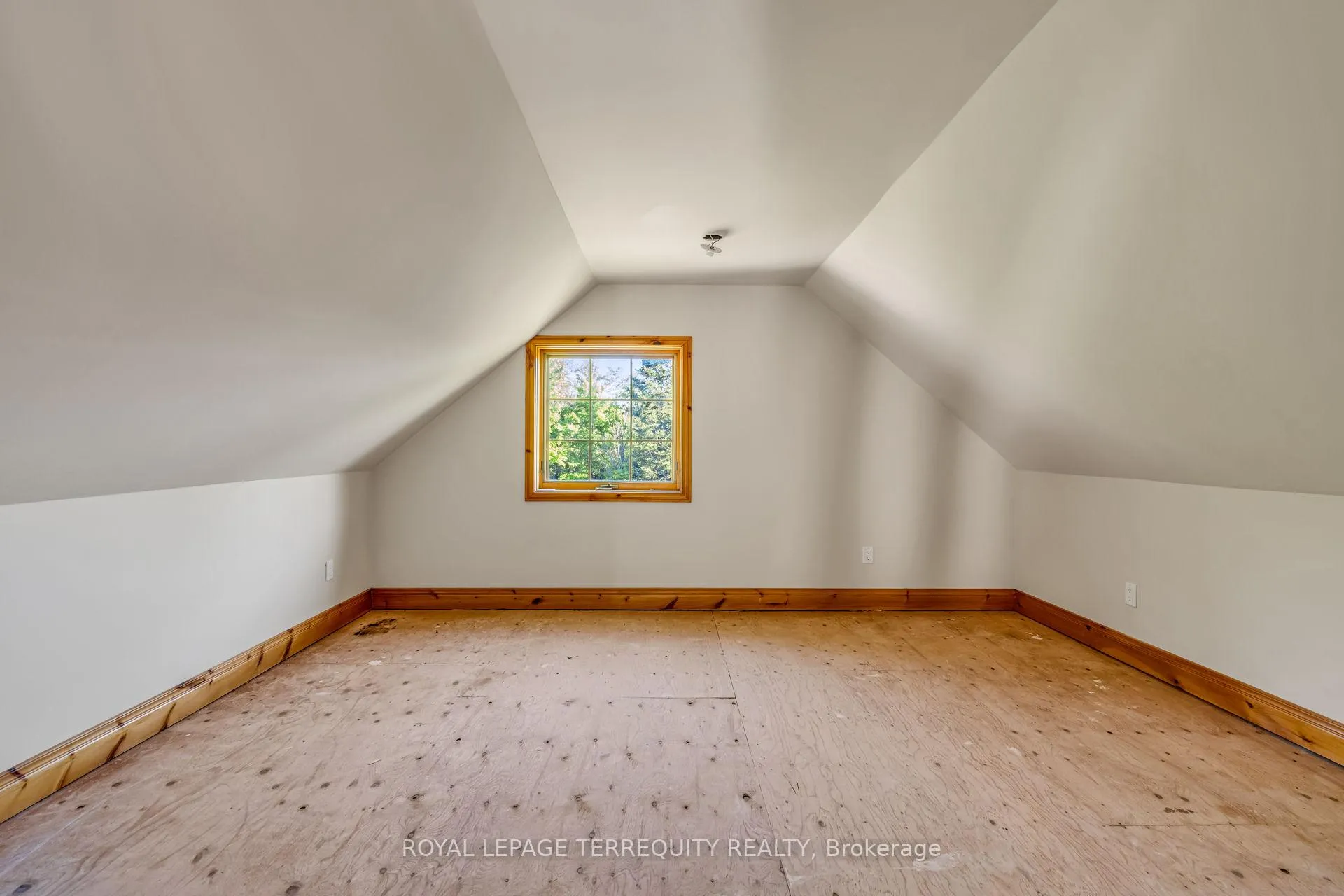 Photo 34 of 516452 7th Line, Blue Mountains — HOMEH