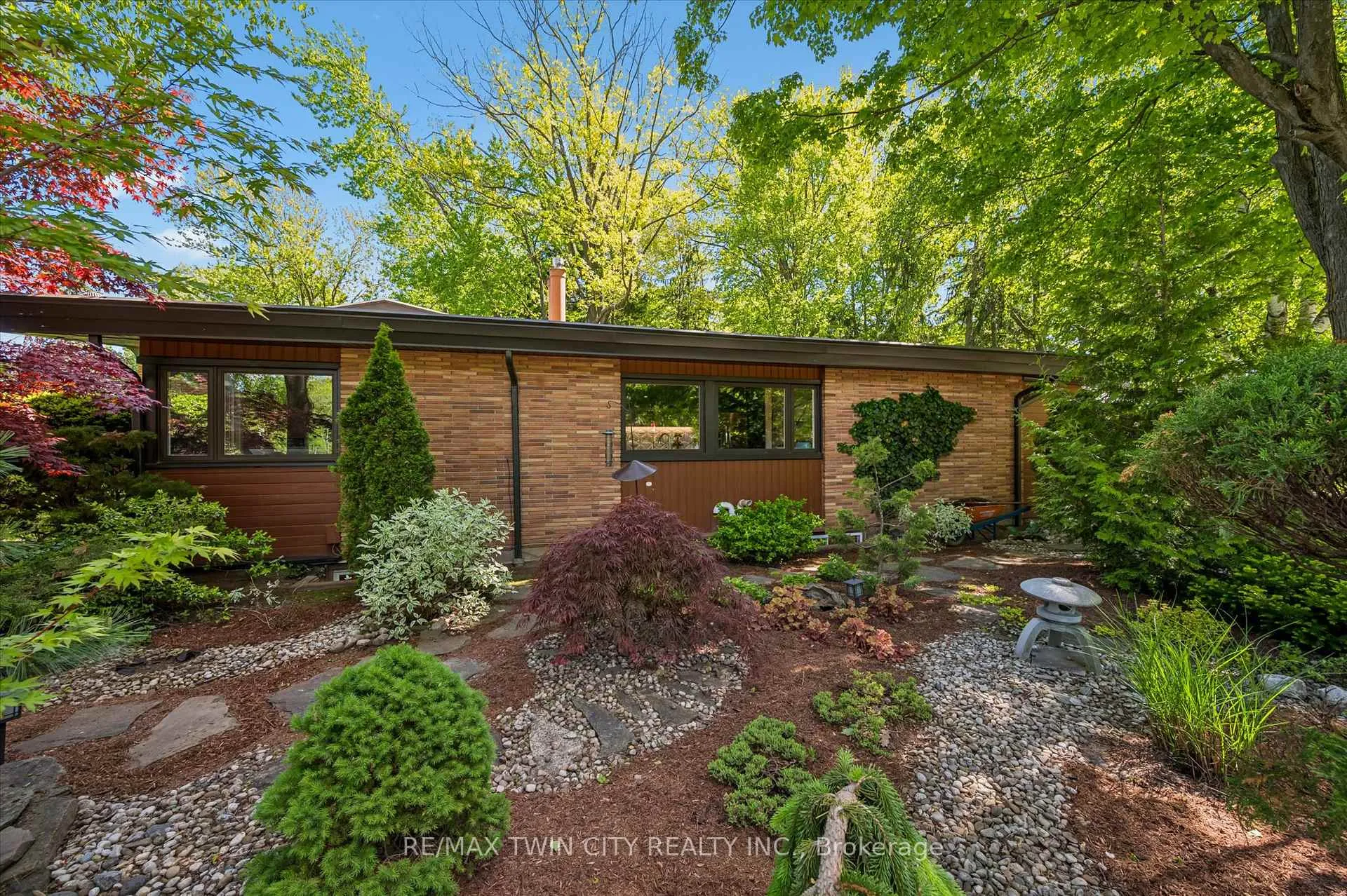 Photo 4 of 16 Parkwood Drive, Cambridge, Blair Road — HOMEH