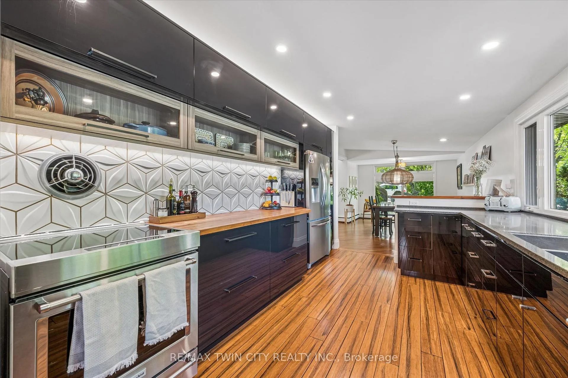Photo 17 of 16 Parkwood Drive, Cambridge, Blair Road — HOMEH