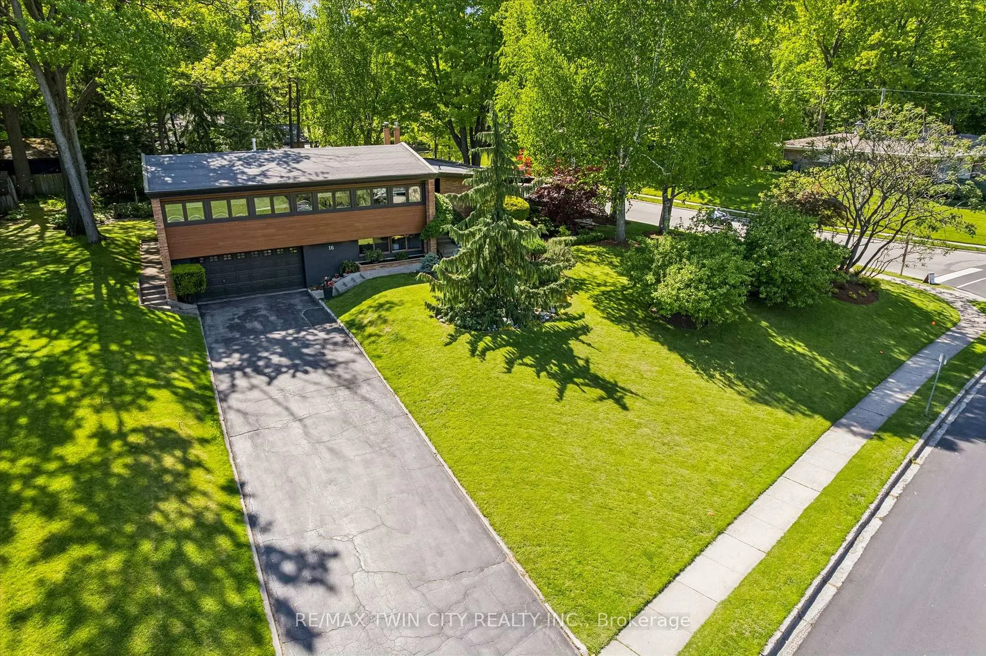 Photo 41 of 16 Parkwood Drive, Cambridge, Blair Road — HOMEH