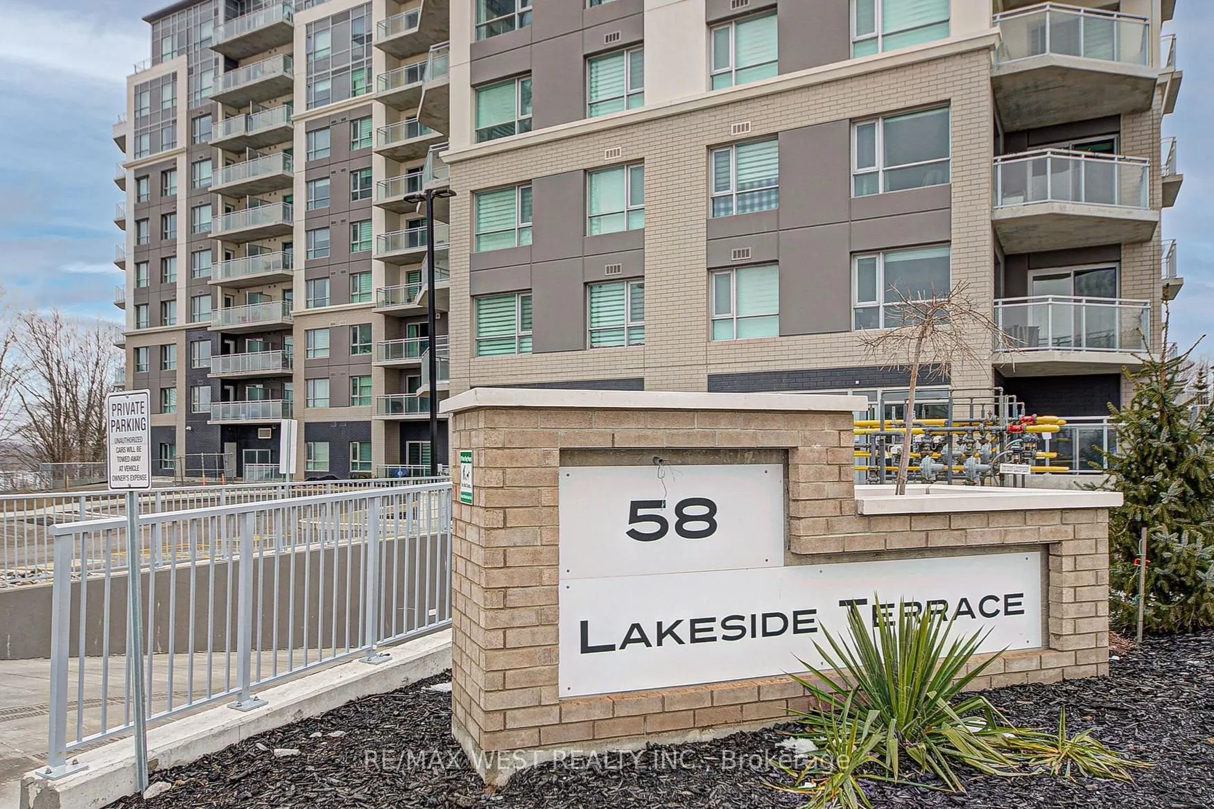 Photo 2 of Unit 301, 58 Lakeside Terrace, Barrie, Little Lake — HOMEH