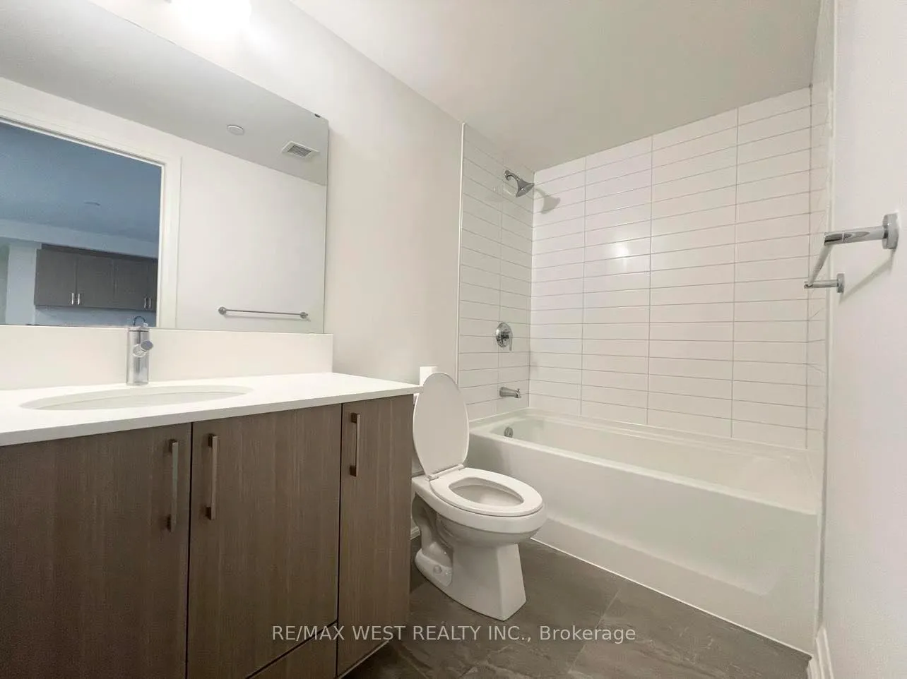 Photo 8 of Unit 301, 58 Lakeside Terrace, Barrie, Little Lake — HOMEH
