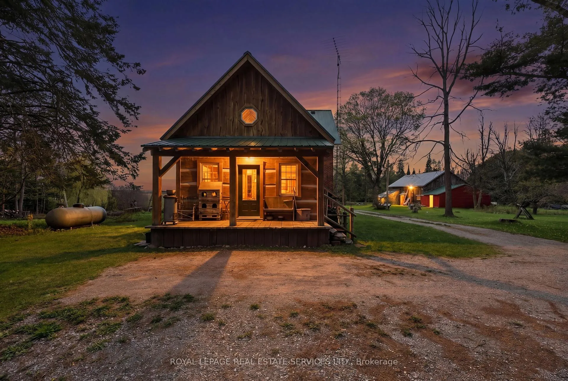 Photo 2 of 1351 Flos Rd 11 E, Springwater, Rural Springwater — HOMEH