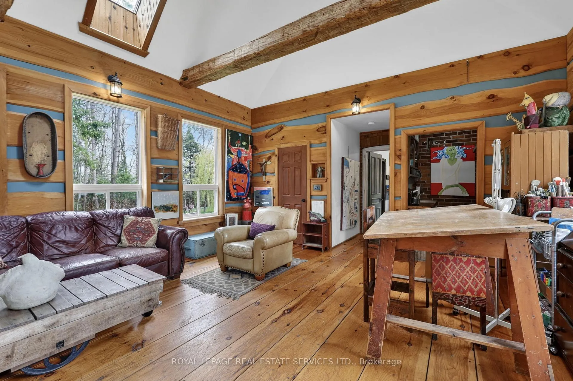 Photo 5 of 1351 Flos Rd 11 E, Springwater, Rural Springwater — HOMEH