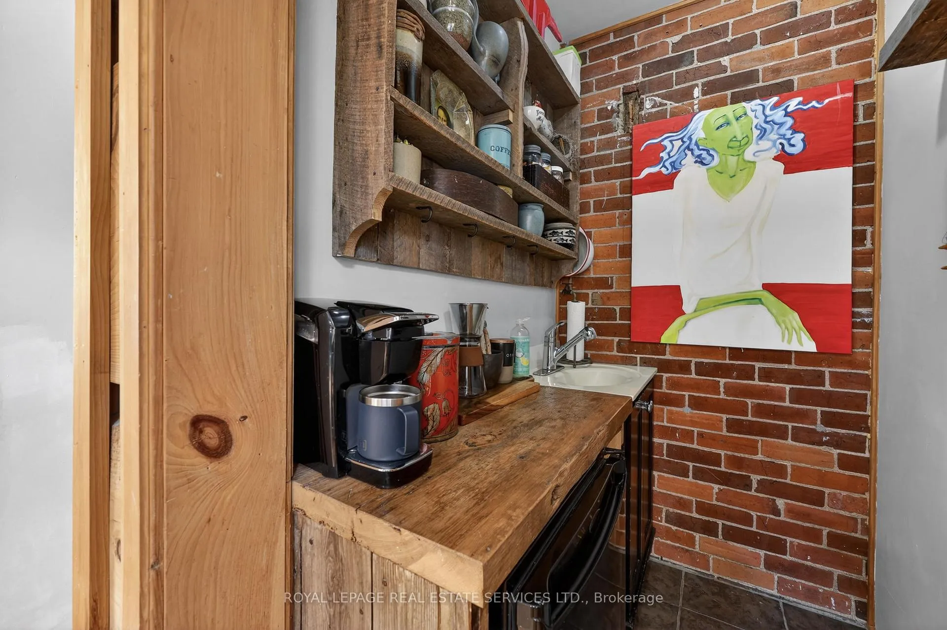 Photo 7 of 1351 Flos Rd 11 E, Springwater, Rural Springwater — HOMEH
