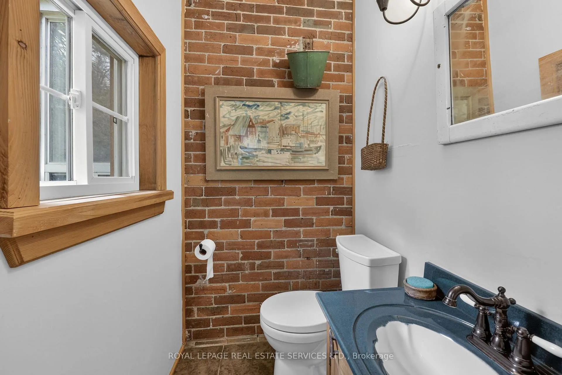 Photo 8 of 1351 Flos Rd 11 E, Springwater, Rural Springwater — HOMEH