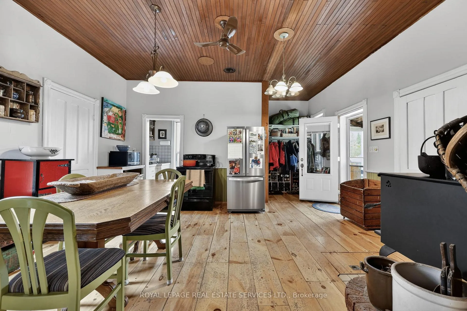 Photo 11 of 1351 Flos Rd 11 E, Springwater, Rural Springwater — HOMEH