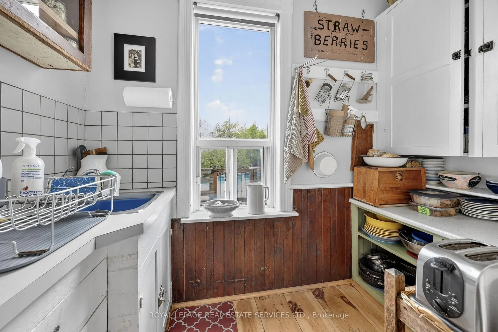 Photo 14 of 1351 Flos Rd 11 E, Springwater, Rural Springwater — HOMEH