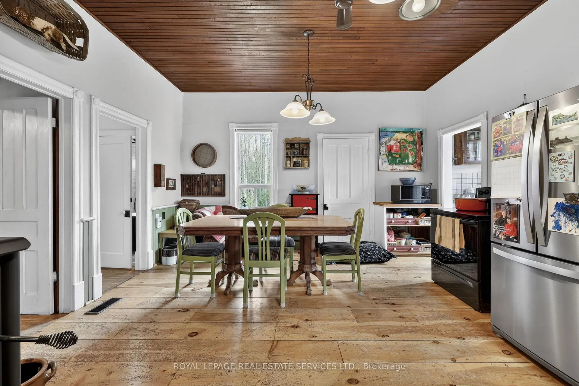 Photo 19 of 1351 Flos Rd 11 E, Springwater, Rural Springwater — HOMEH