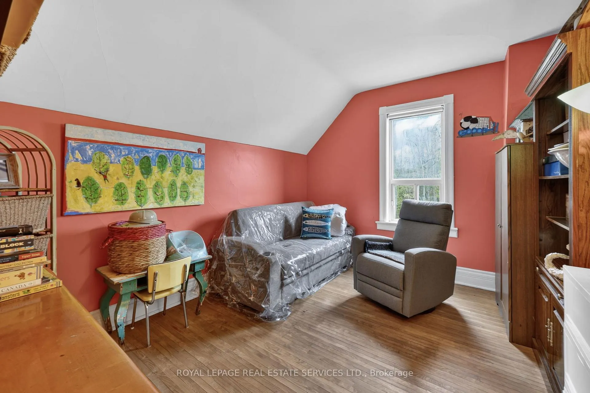 Photo 23 of 1351 Flos Rd 11 E, Springwater, Rural Springwater — HOMEH