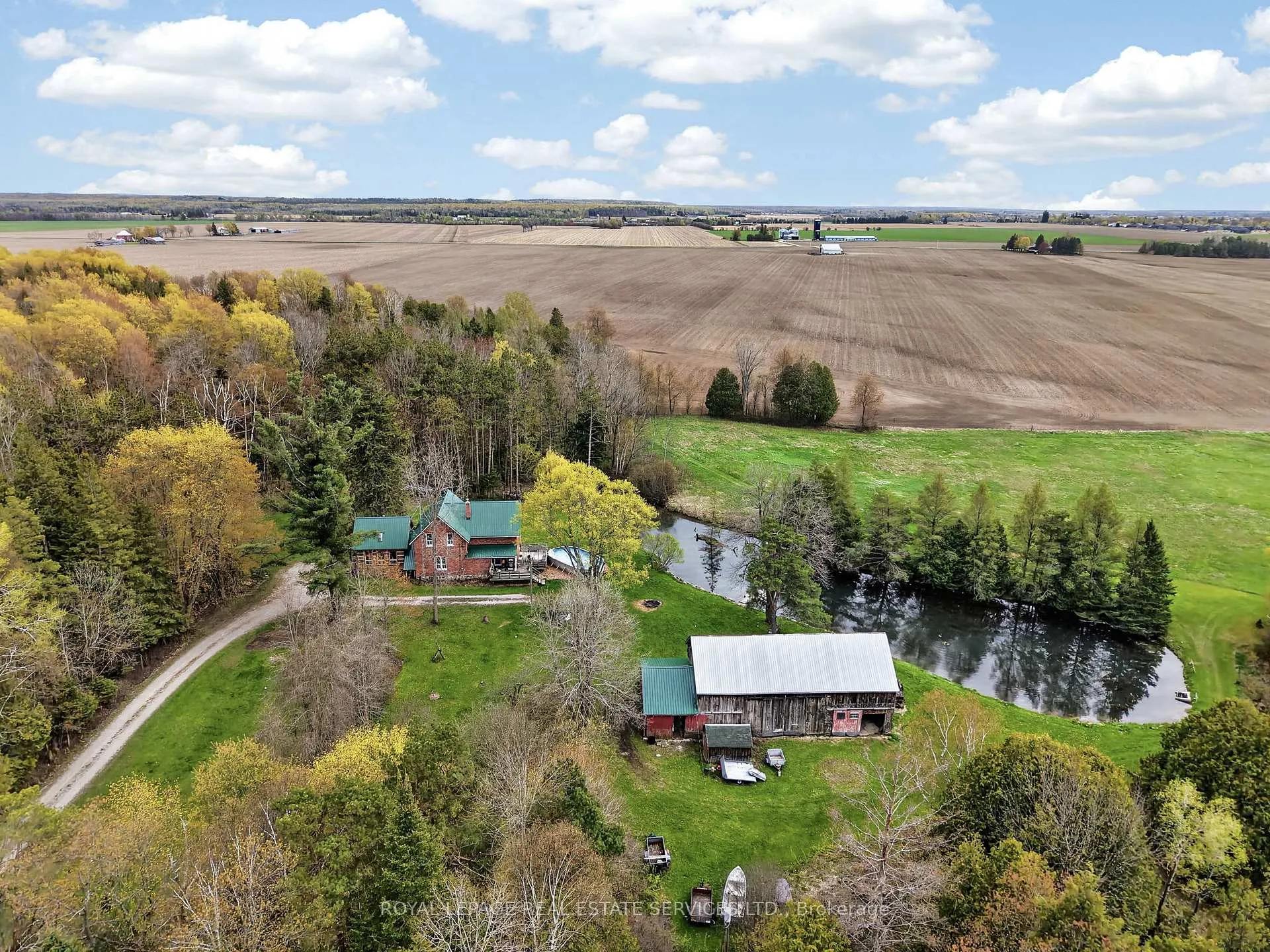 Photo 26 of 1351 Flos Rd 11 E, Springwater, Rural Springwater — HOMEH
