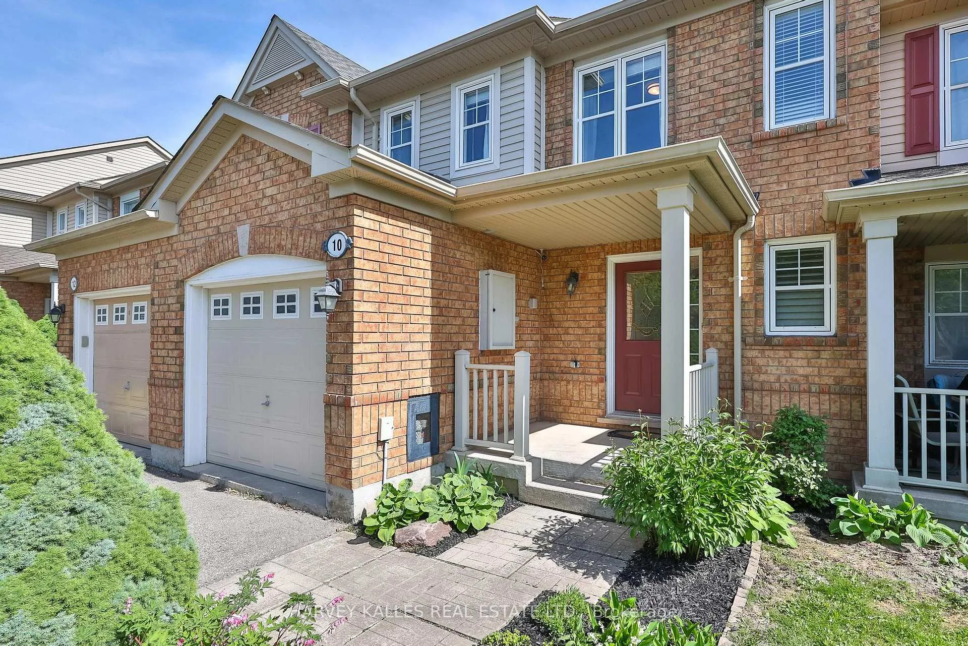 Photo 2 of 10 Dougherty Crescent, Whitchurch-Stouffville, Stouffville — HOMEH