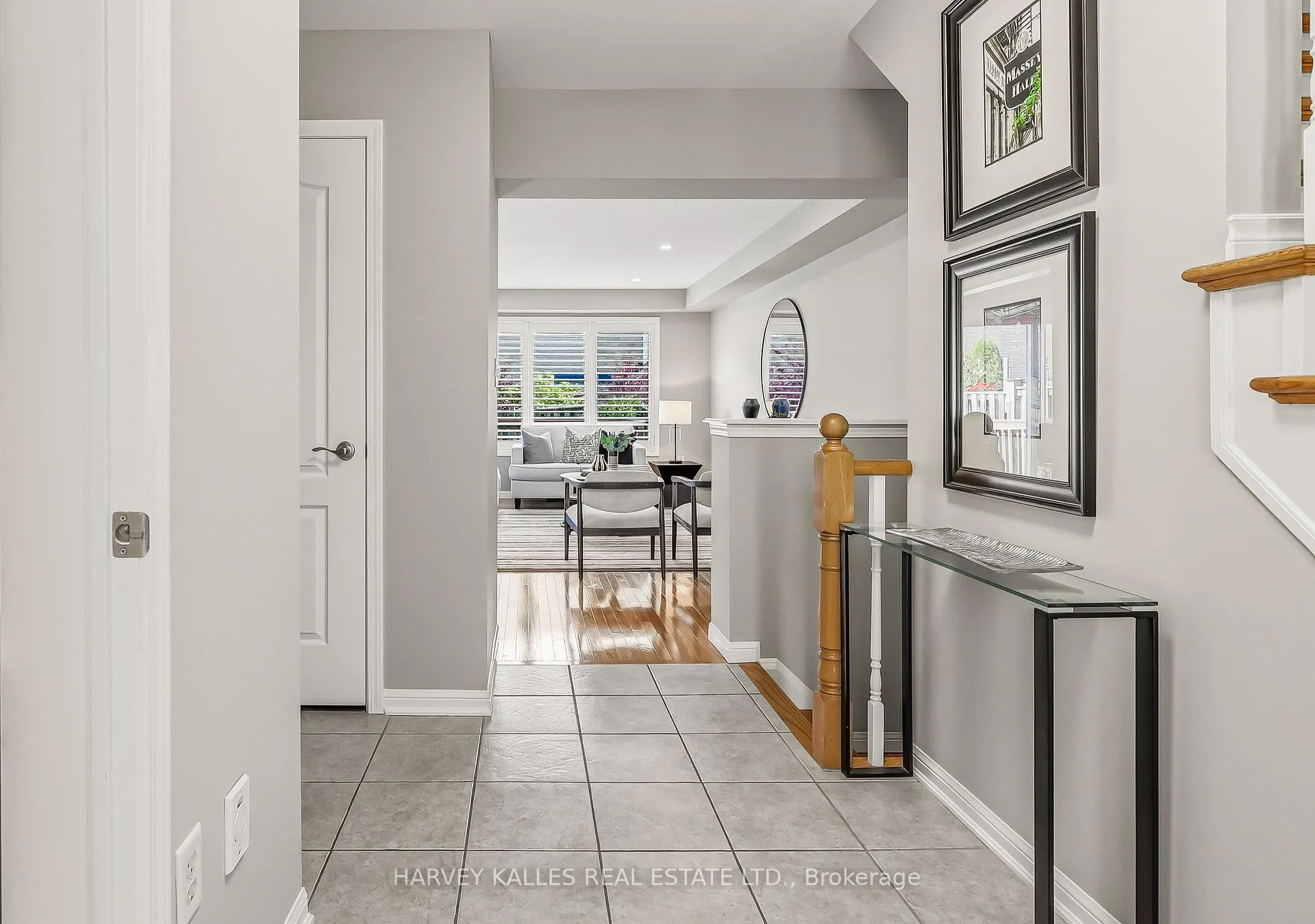 Photo 3 of 10 Dougherty Crescent, Whitchurch-Stouffville, Stouffville — HOMEH