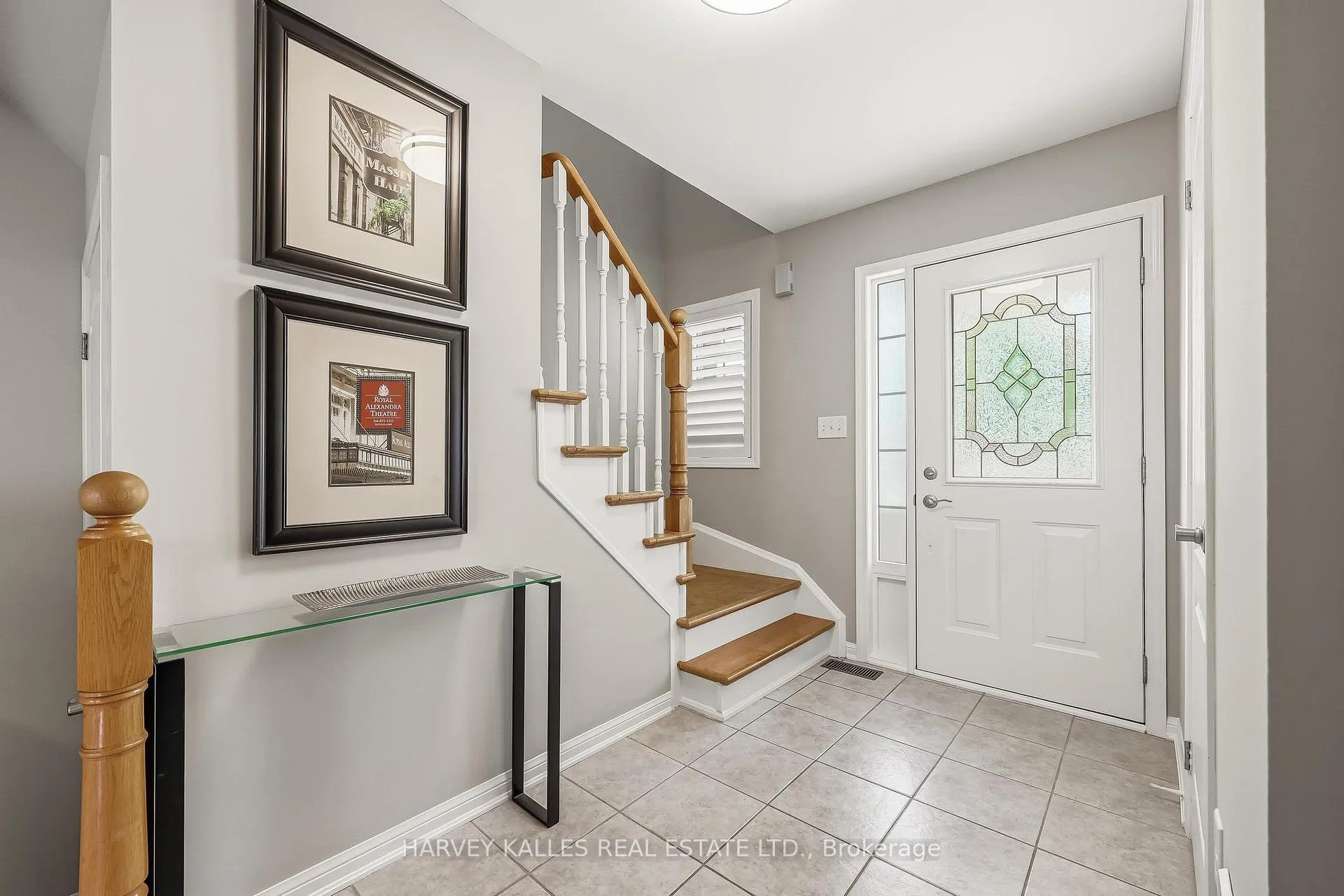 Photo 4 of 10 Dougherty Crescent, Whitchurch-Stouffville, Stouffville — HOMEH
