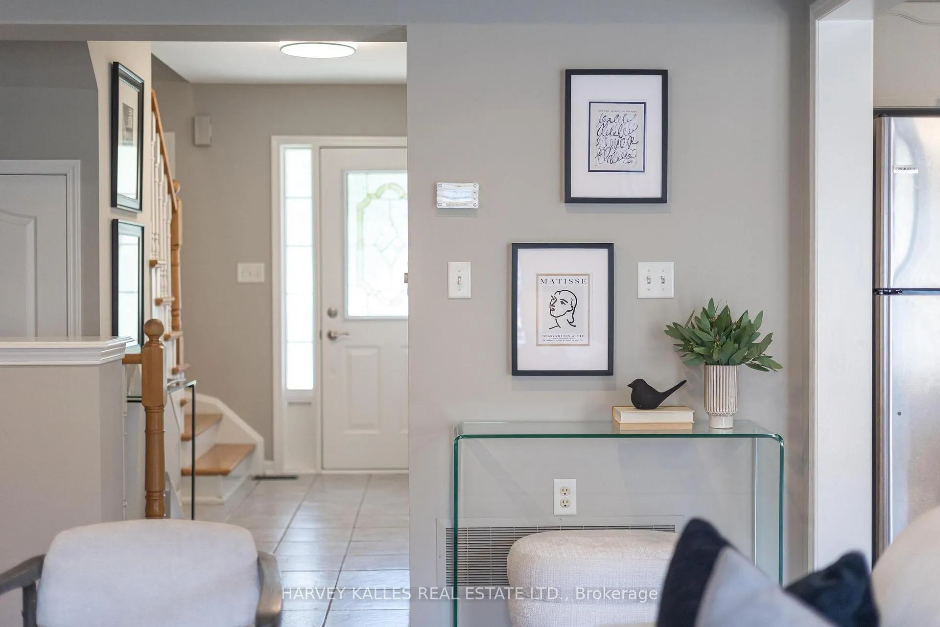 Photo 5 of 10 Dougherty Crescent, Whitchurch-Stouffville, Stouffville — HOMEH