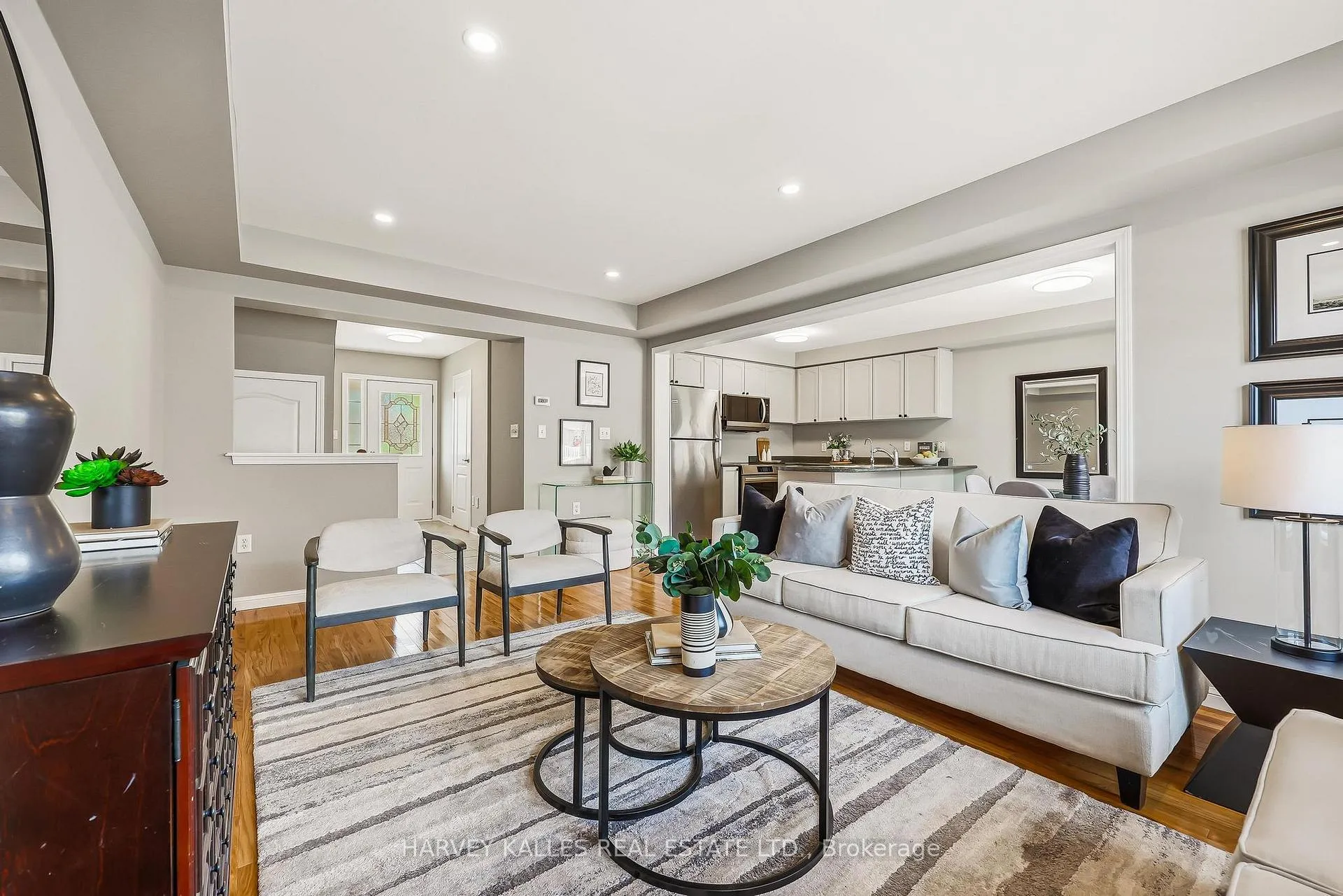 Photo 8 of 10 Dougherty Crescent, Whitchurch-Stouffville, Stouffville — HOMEH