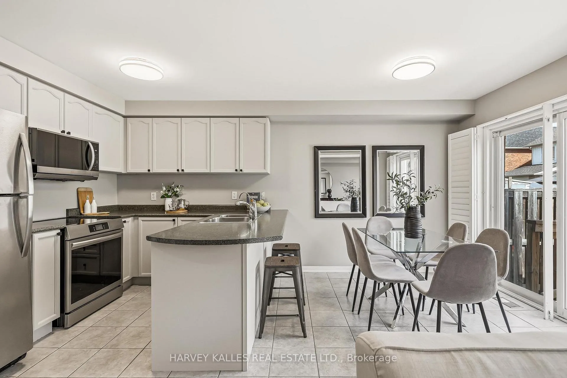 Photo 9 of 10 Dougherty Crescent, Whitchurch-Stouffville, Stouffville — HOMEH
