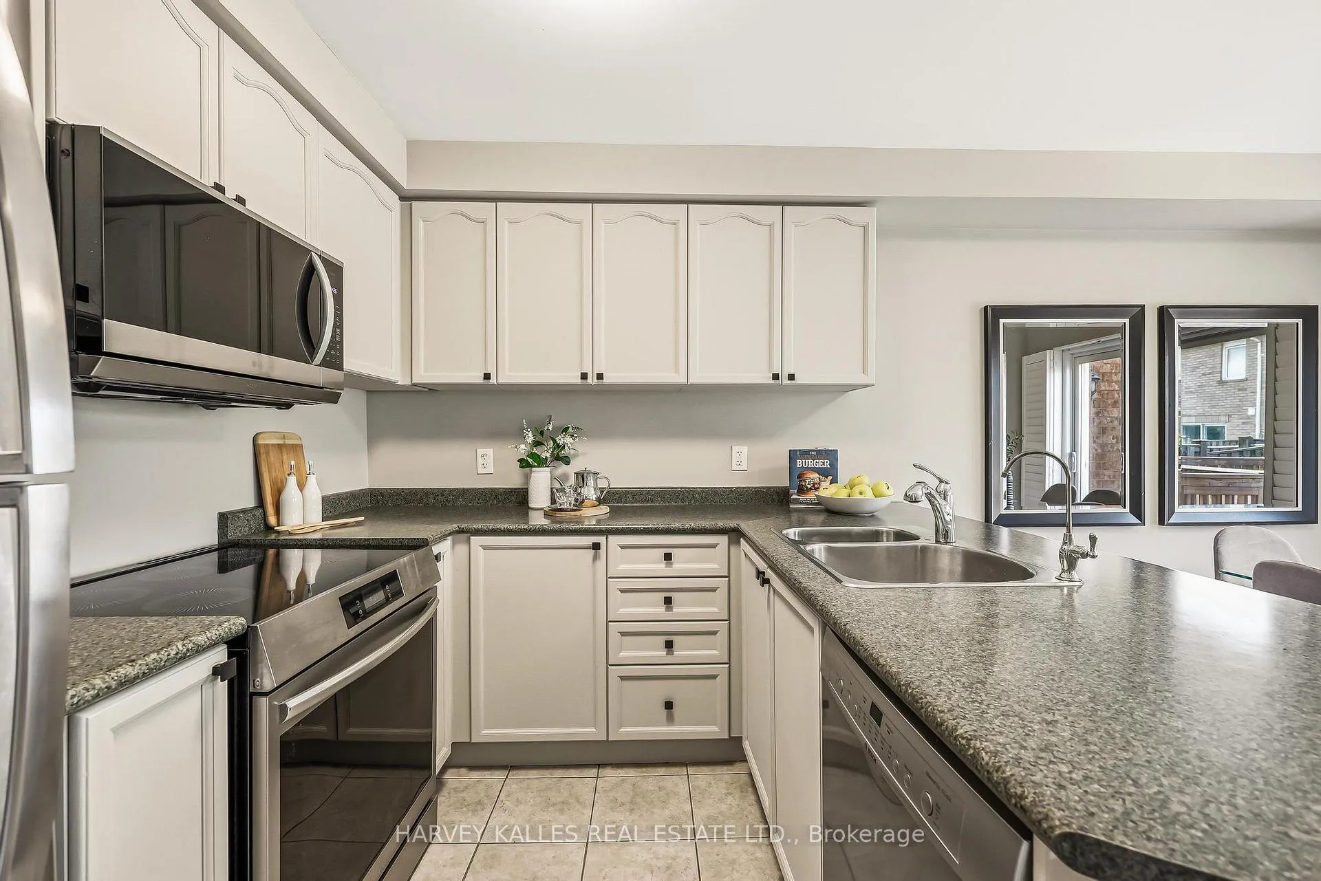 Photo 10 of 10 Dougherty Crescent, Whitchurch-Stouffville, Stouffville — HOMEH