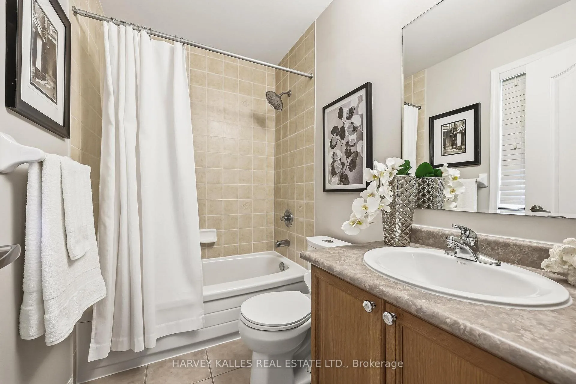 Photo 13 of 10 Dougherty Crescent, Whitchurch-Stouffville, Stouffville — HOMEH