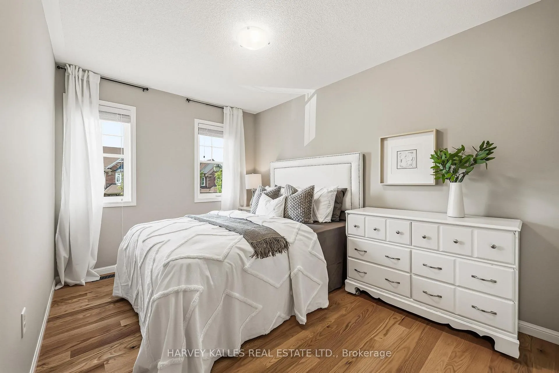 Photo 14 of 10 Dougherty Crescent, Whitchurch-Stouffville, Stouffville — HOMEH