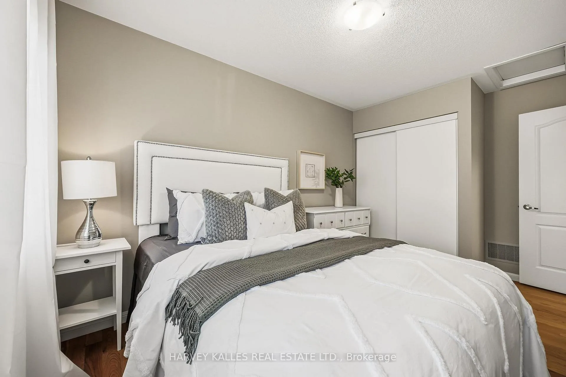 Photo 15 of 10 Dougherty Crescent, Whitchurch-Stouffville, Stouffville — HOMEH