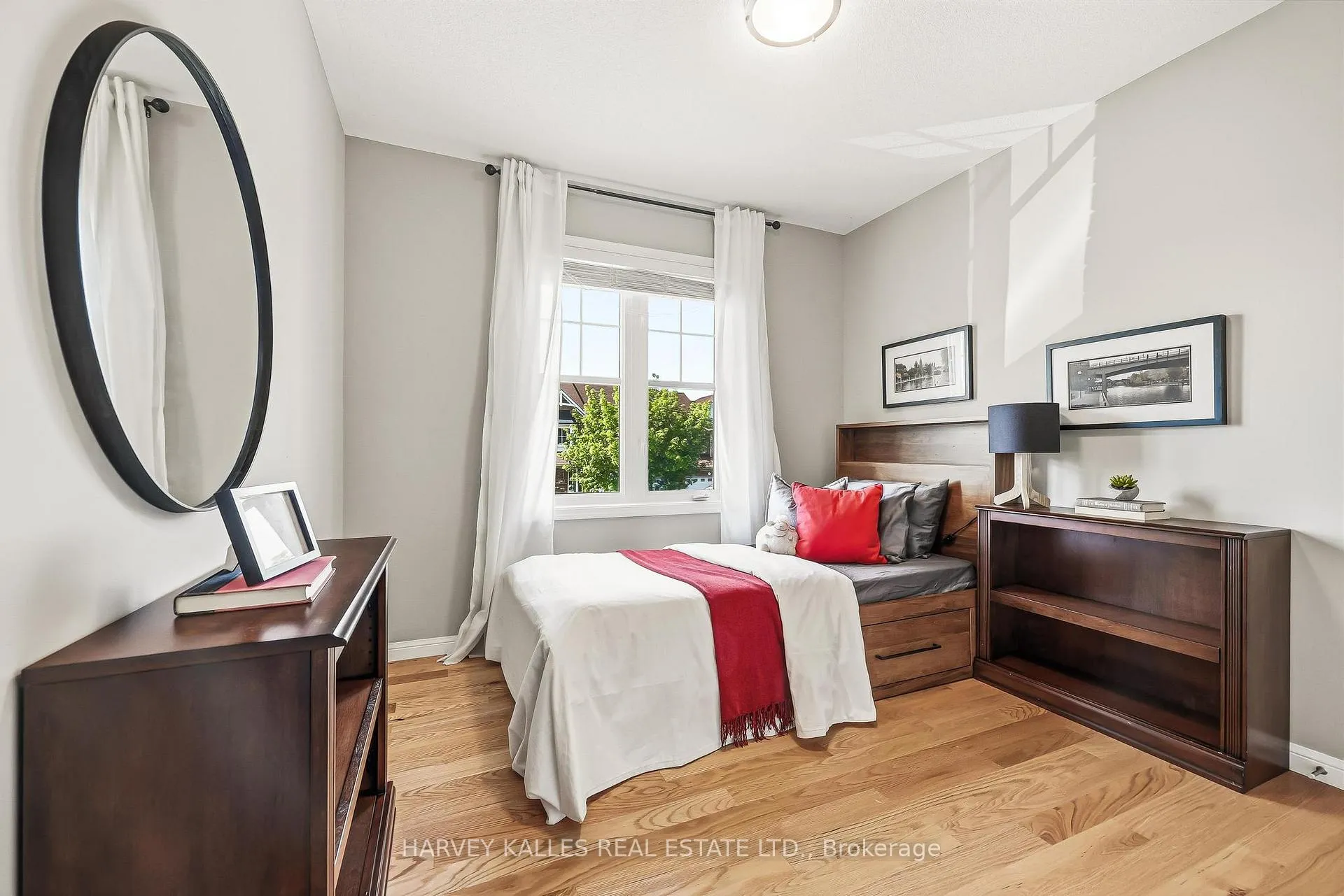 Photo 16 of 10 Dougherty Crescent, Whitchurch-Stouffville, Stouffville — HOMEH