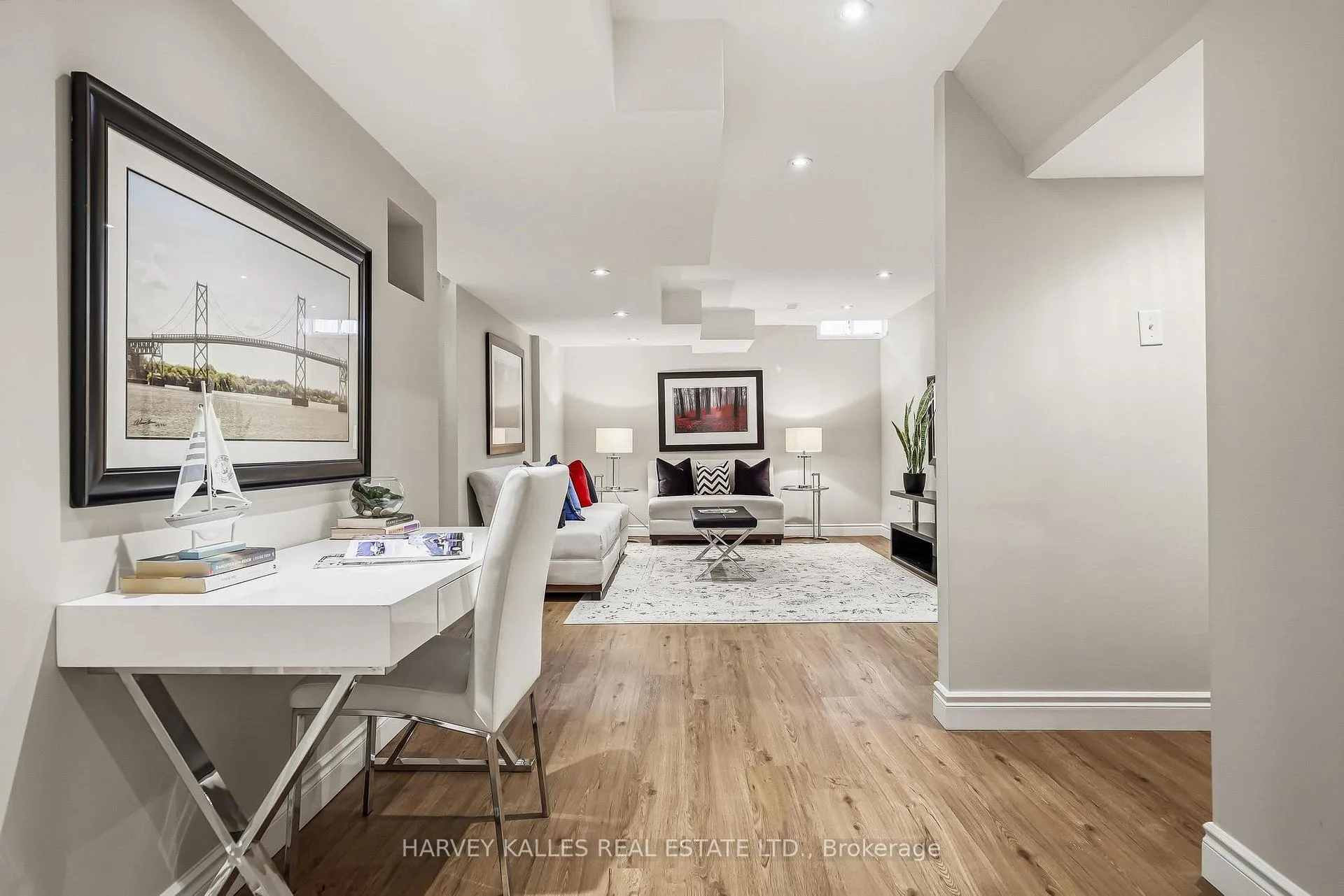 Photo 18 of 10 Dougherty Crescent, Whitchurch-Stouffville, Stouffville — HOMEH