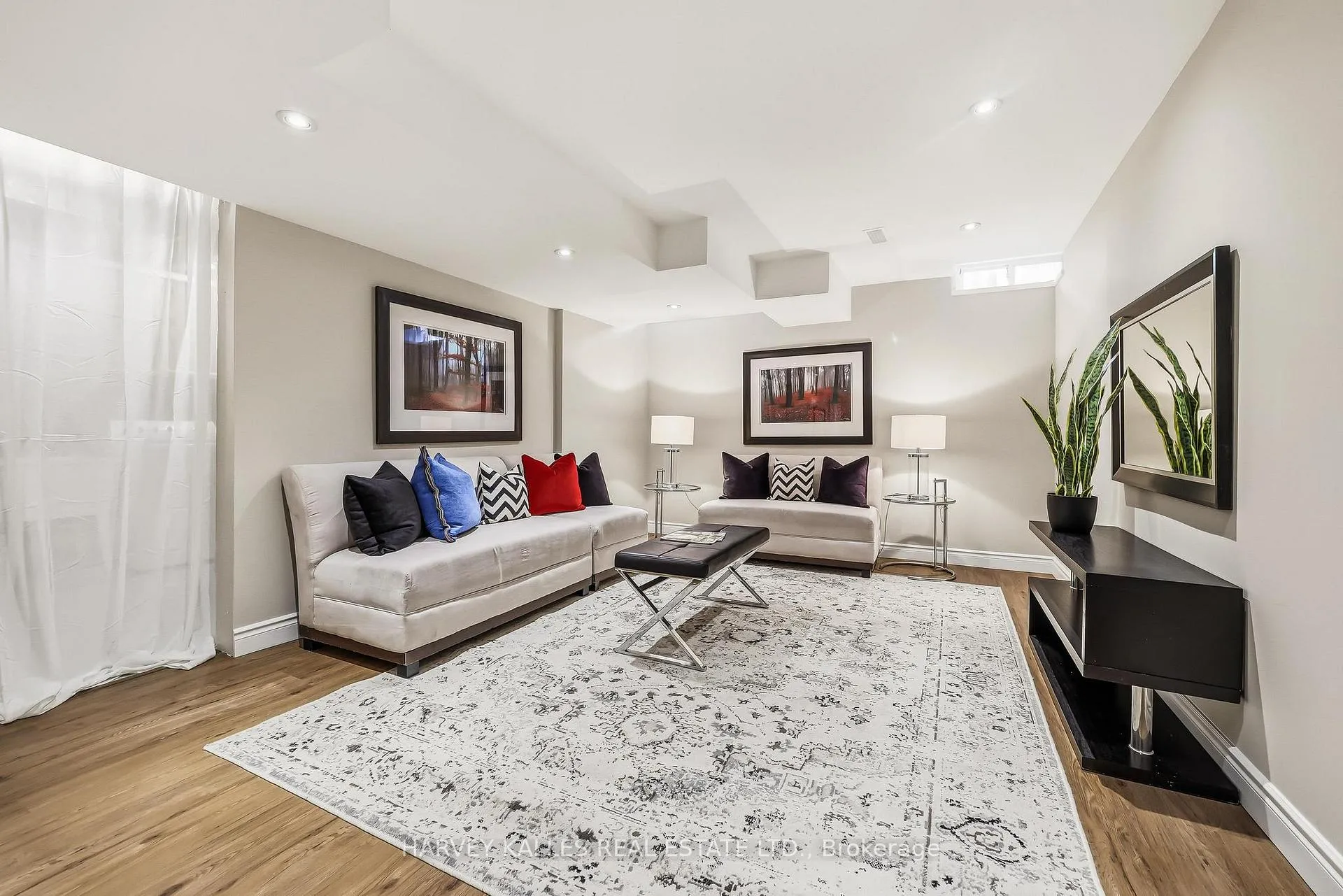 Photo 19 of 10 Dougherty Crescent, Whitchurch-Stouffville, Stouffville — HOMEH