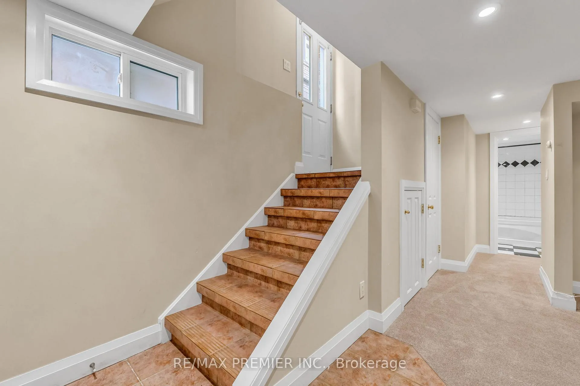 Front of Unit Lower Level, 5 Killarney Road