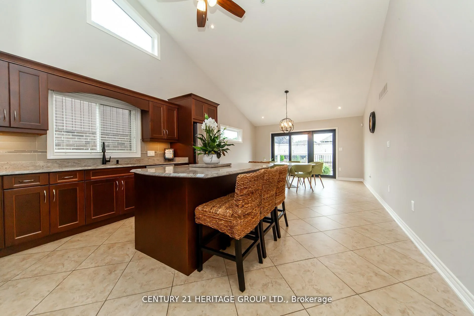 Photo 9 of 5826 Fiddlehead Lane, Niagara Falls, Forestview — HOMEH