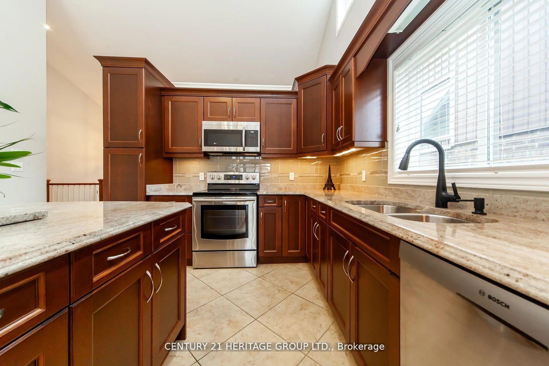 Photo 16 of 5826 Fiddlehead Lane, Niagara Falls, Forestview — HOMEH