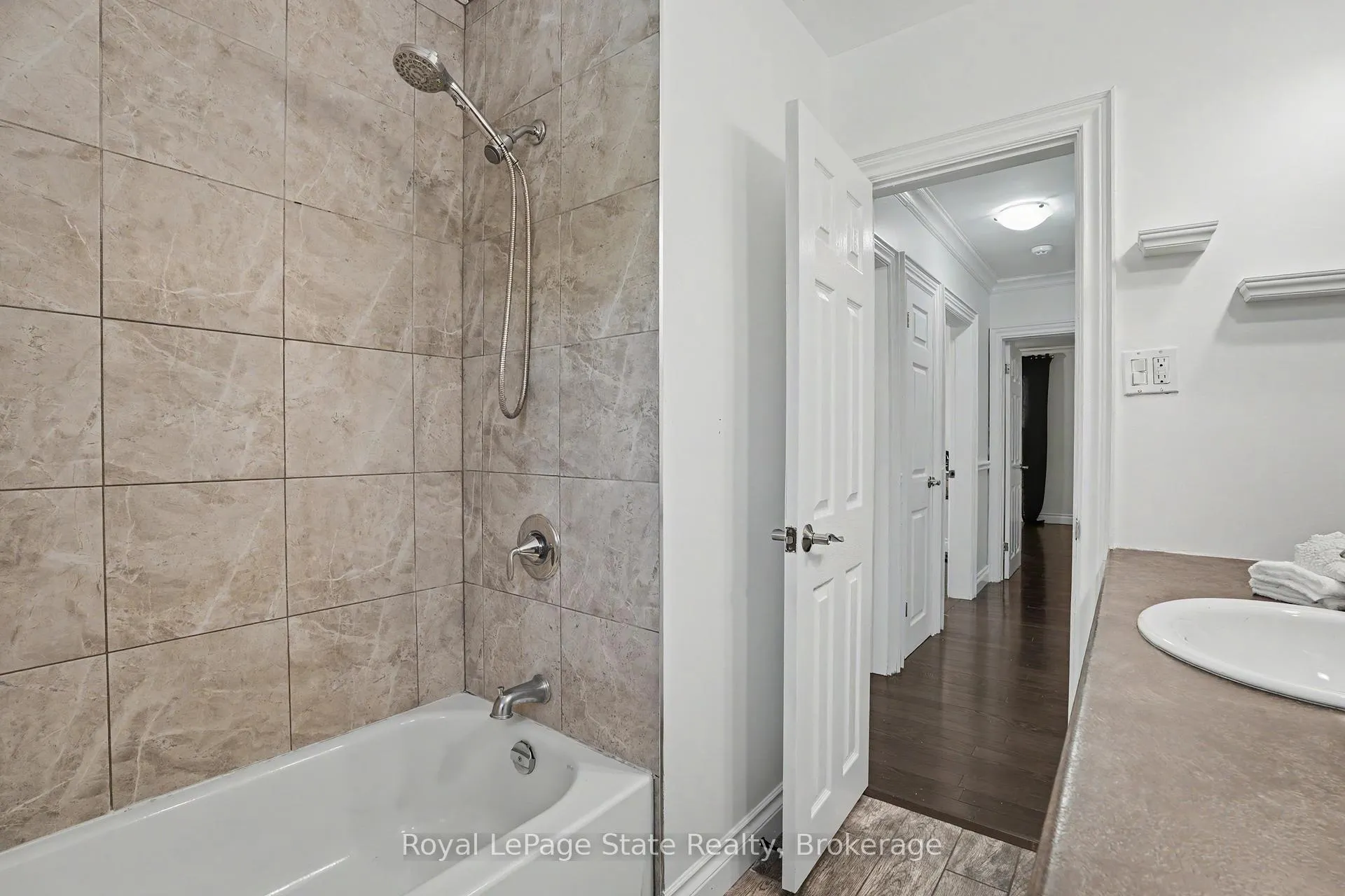 Photo 13 of 51 Parnell Road, St. Catharines, Vine/Linwell — HOMEH