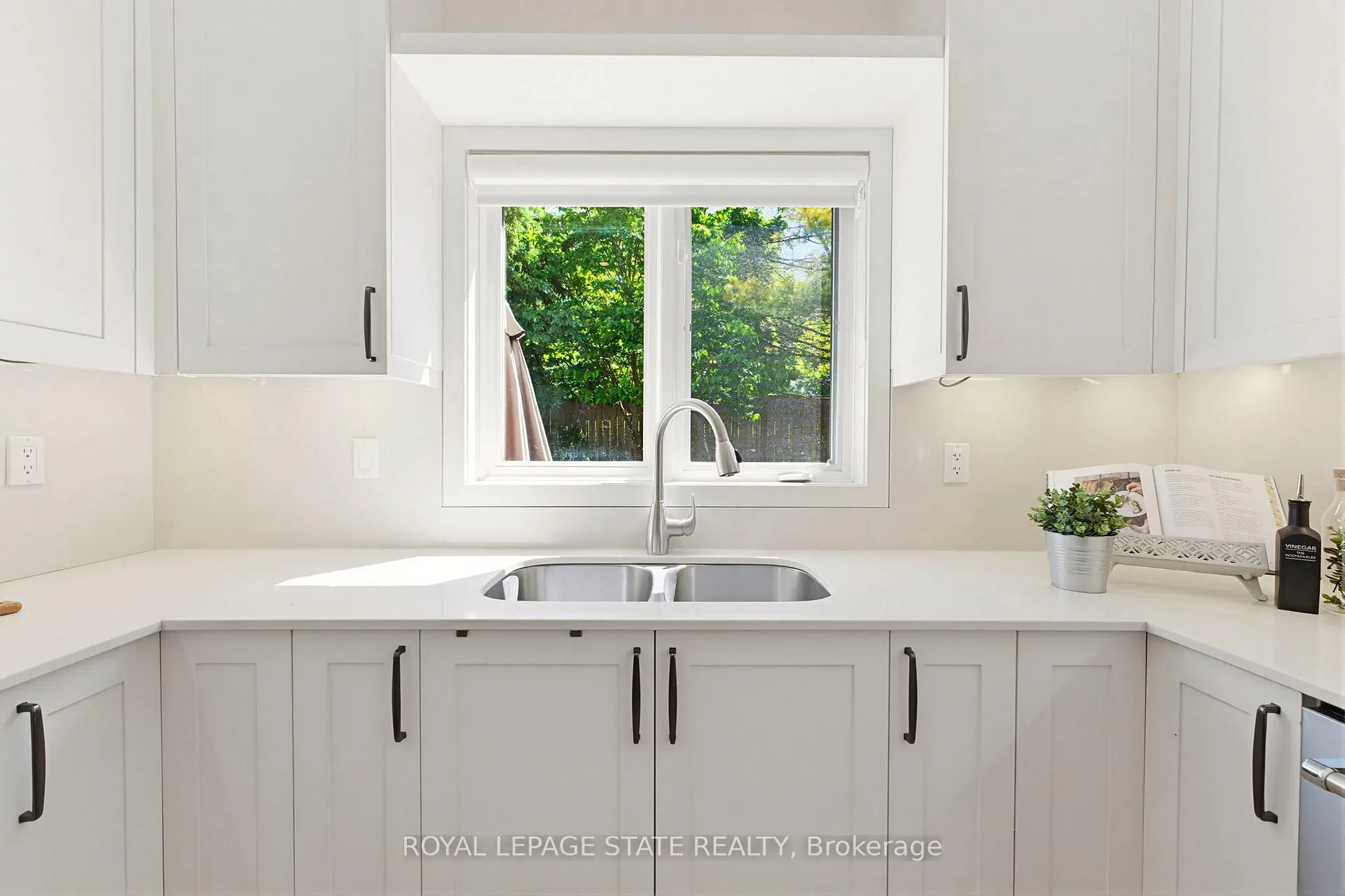 Photo 9 of Unit 13, 81 Valridge Drive, Hamilton, Ancaster — HOMEH