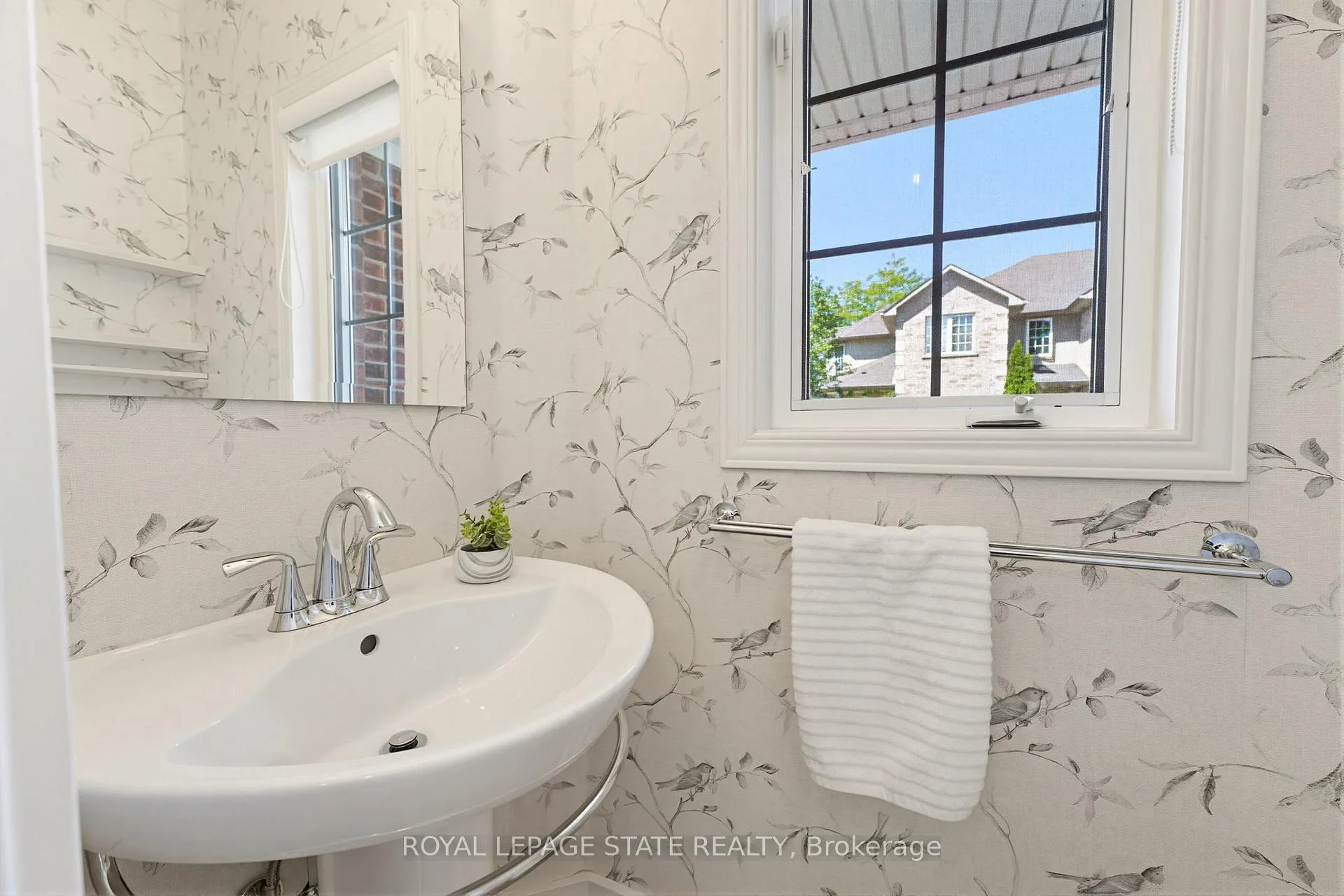 Photo 11 of Unit 13, 81 Valridge Drive, Hamilton, Ancaster — HOMEH
