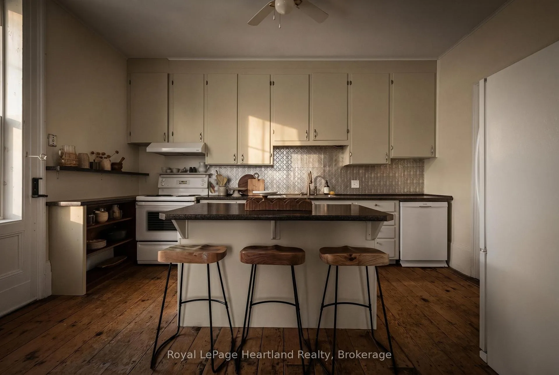Photo 3 of 126 St David Street, Goderich, Goderich (Town) — HOMEH