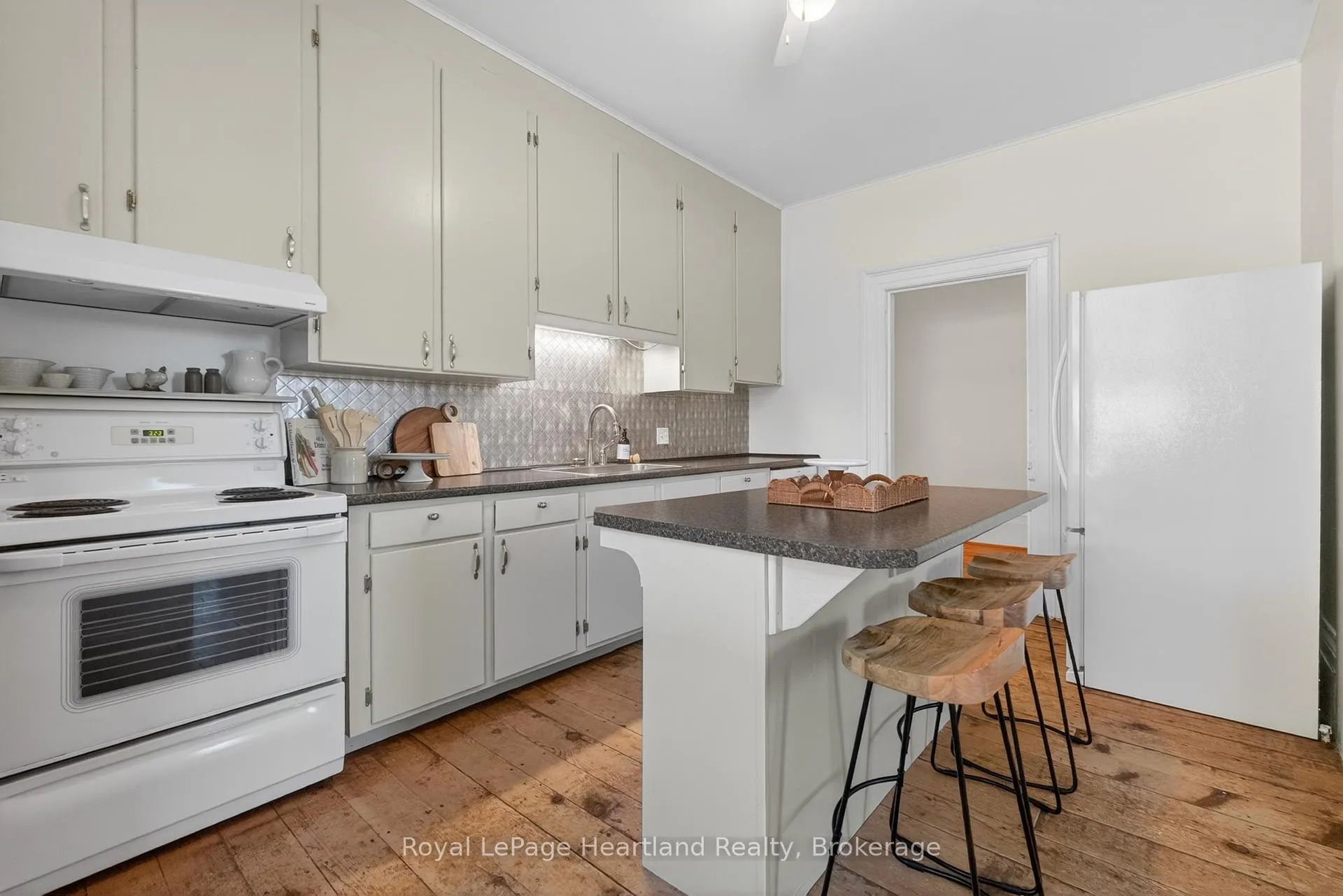 Photo 14 of 126 St David Street, Goderich, Goderich (Town) — HOMEH