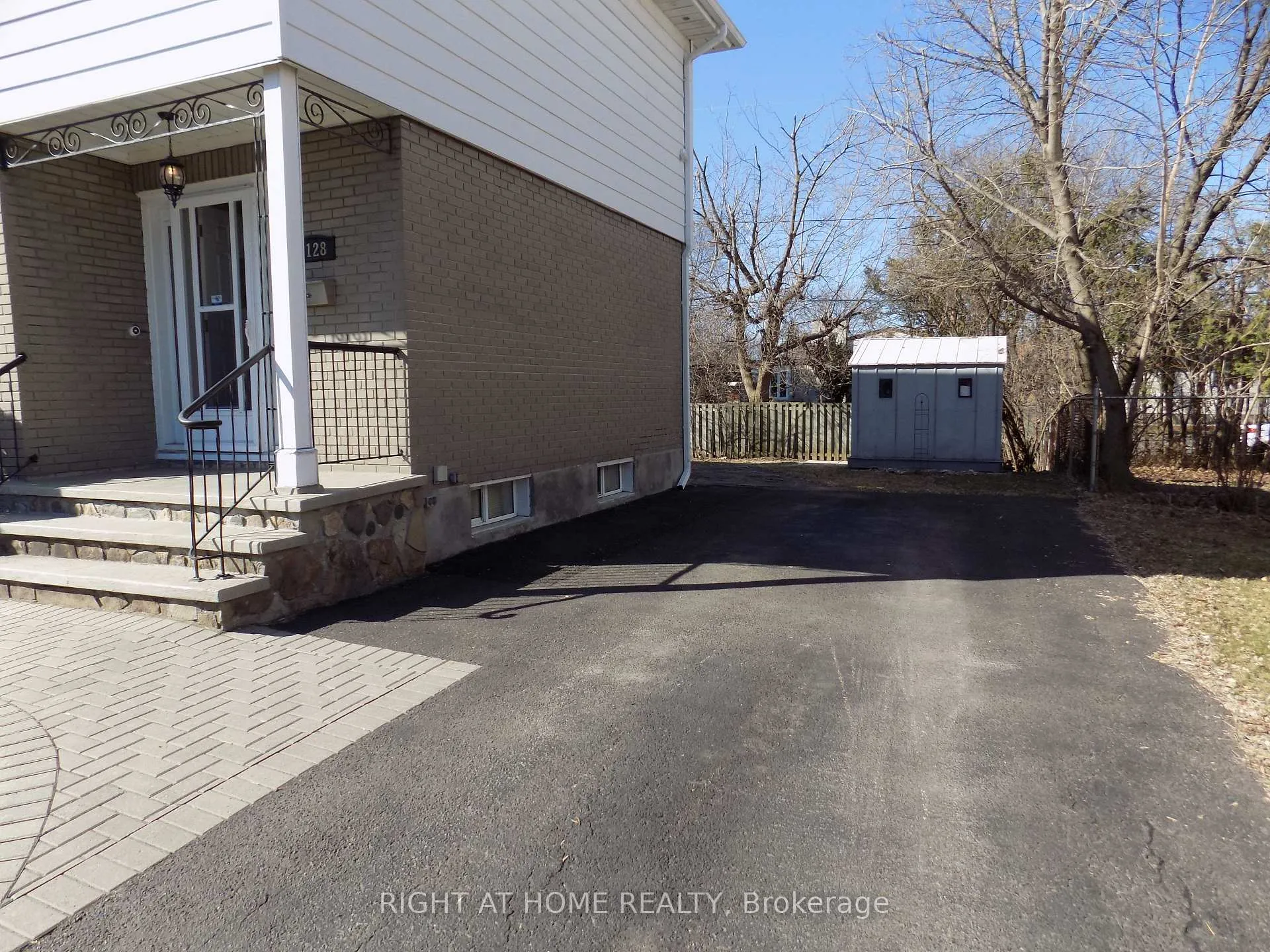 Photo 2 of 1128 Checkers Road, Ottawa, Bel Air Park — HOMEH