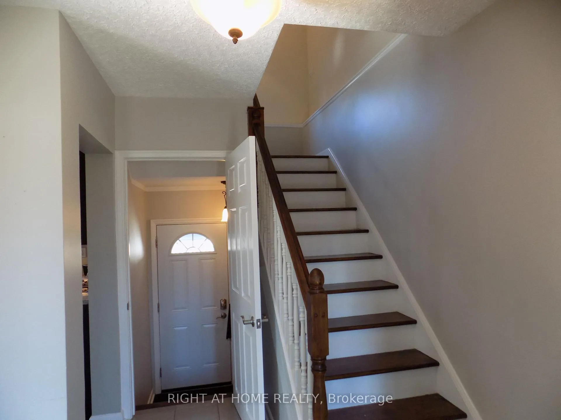 Photo 3 of 1128 Checkers Road, Ottawa, Bel Air Park — HOMEH
