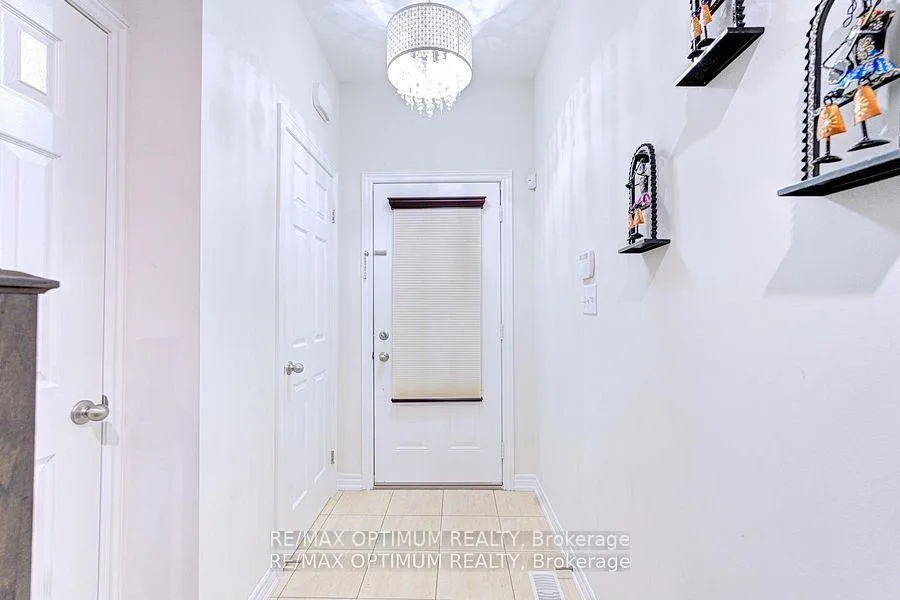 Photo 5 of Unit 3, 21 Madonna Drive, Hamilton, Carpenter — HOMEH