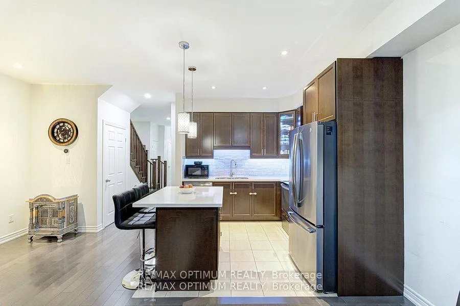 Photo 11 of Unit 3, 21 Madonna Drive, Hamilton, Carpenter — HOMEH