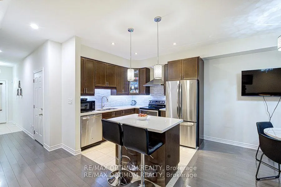 Photo 13 of Unit 3, 21 Madonna Drive, Hamilton, Carpenter — HOMEH