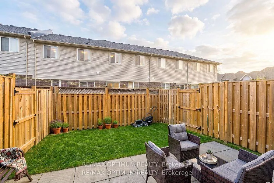 Photo 34 of Unit 3, 21 Madonna Drive, Hamilton, Carpenter — HOMEH