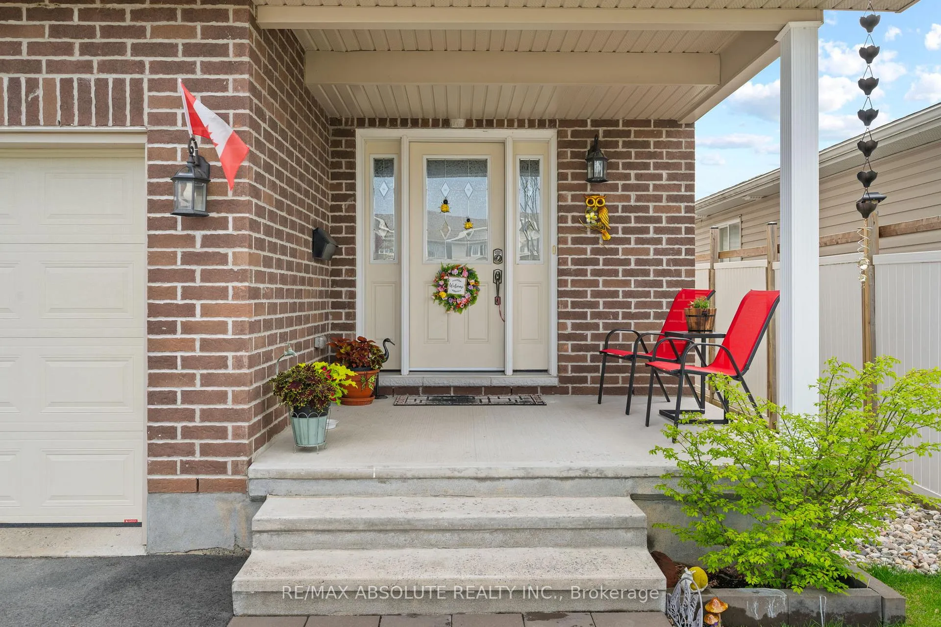 Photo 2 of 17 Allan Bond Court, Arnprior — HOMEH