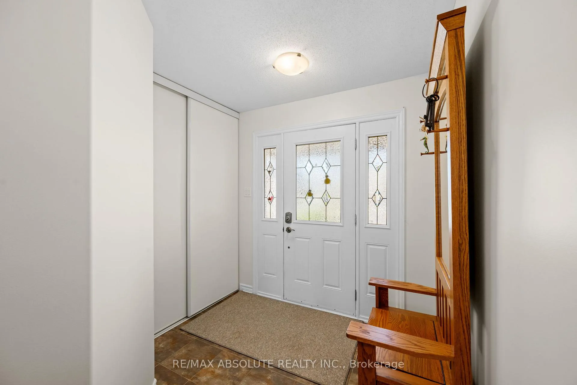Photo 3 of 17 Allan Bond Court, Arnprior — HOMEH
