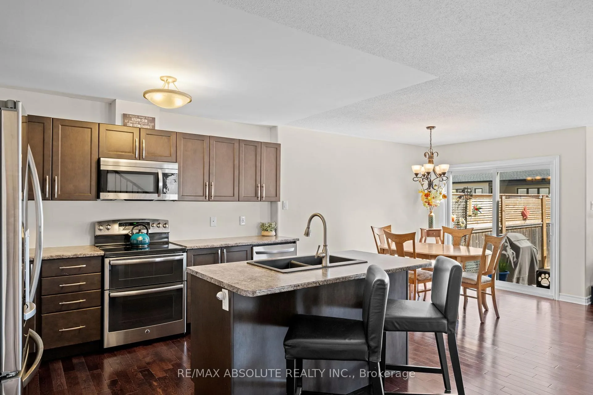 Photo 4 of 17 Allan Bond Court, Arnprior — HOMEH