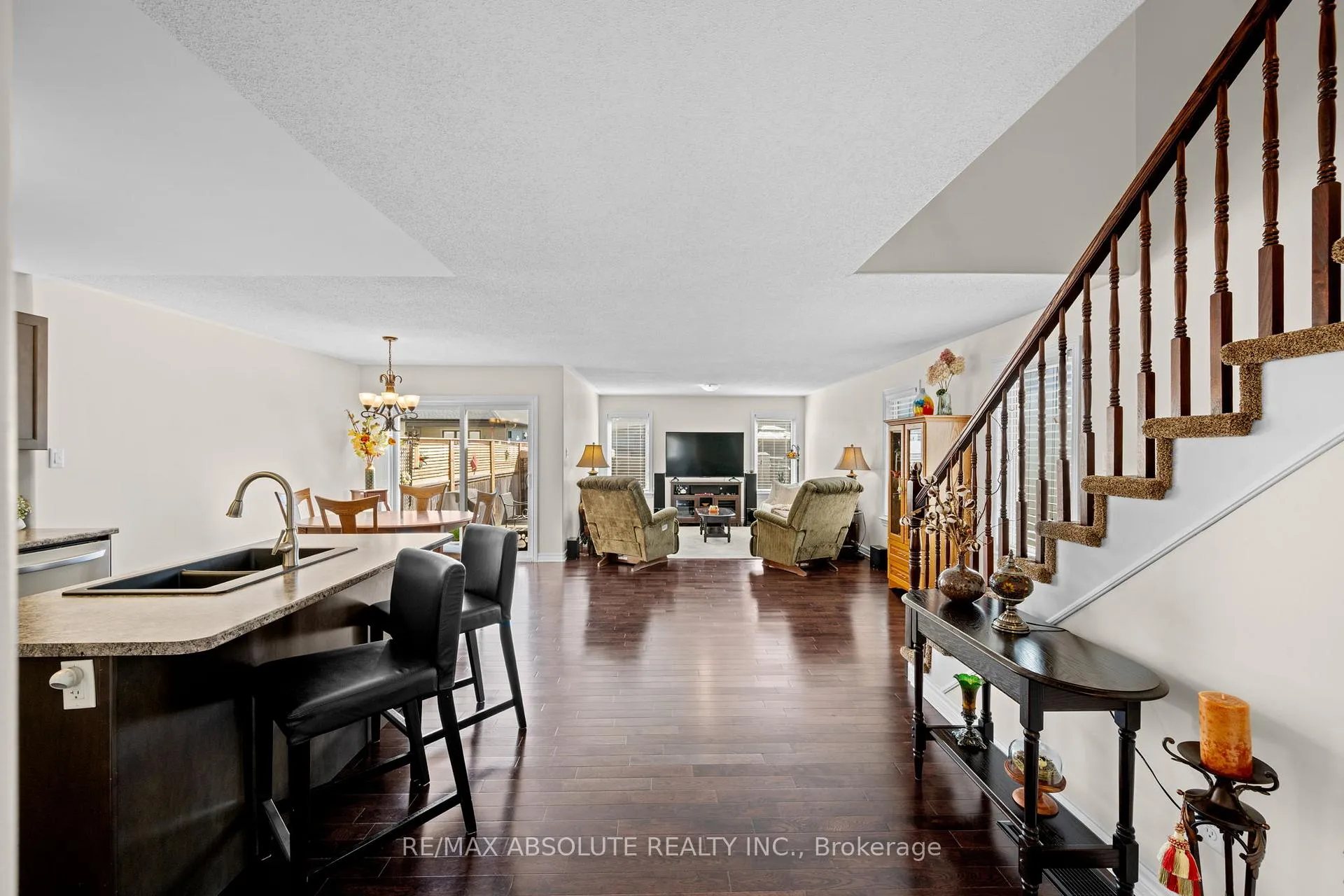 Photo 5 of 17 Allan Bond Court, Arnprior — HOMEH