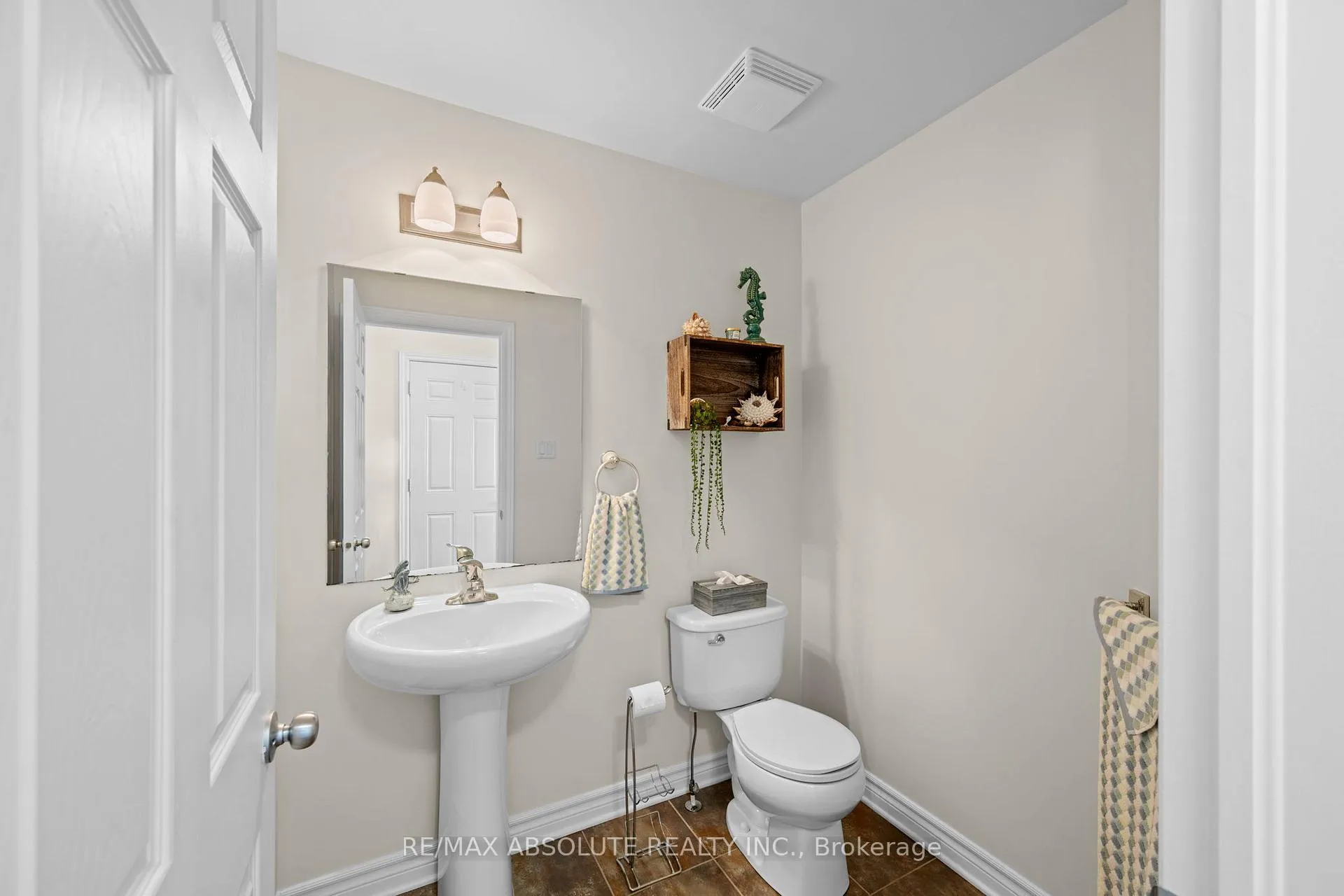 Photo 10 of 17 Allan Bond Court, Arnprior — HOMEH