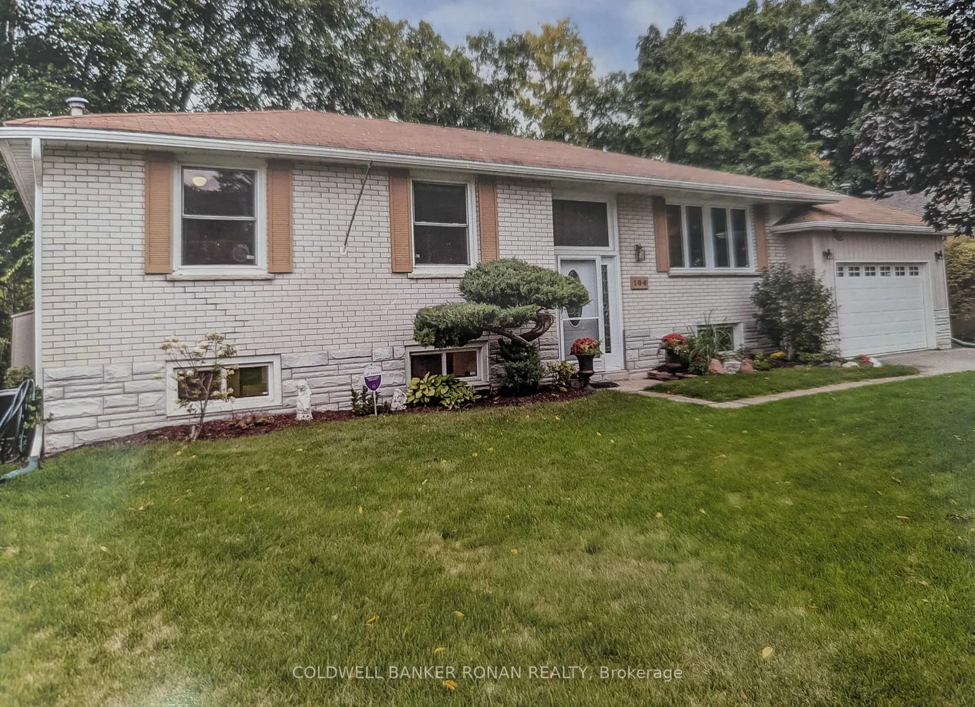 Photo 1 of Unit MAIN FLOOR, 104 Boyne Crescent, New Tecumseth, Alliston — HOMEH