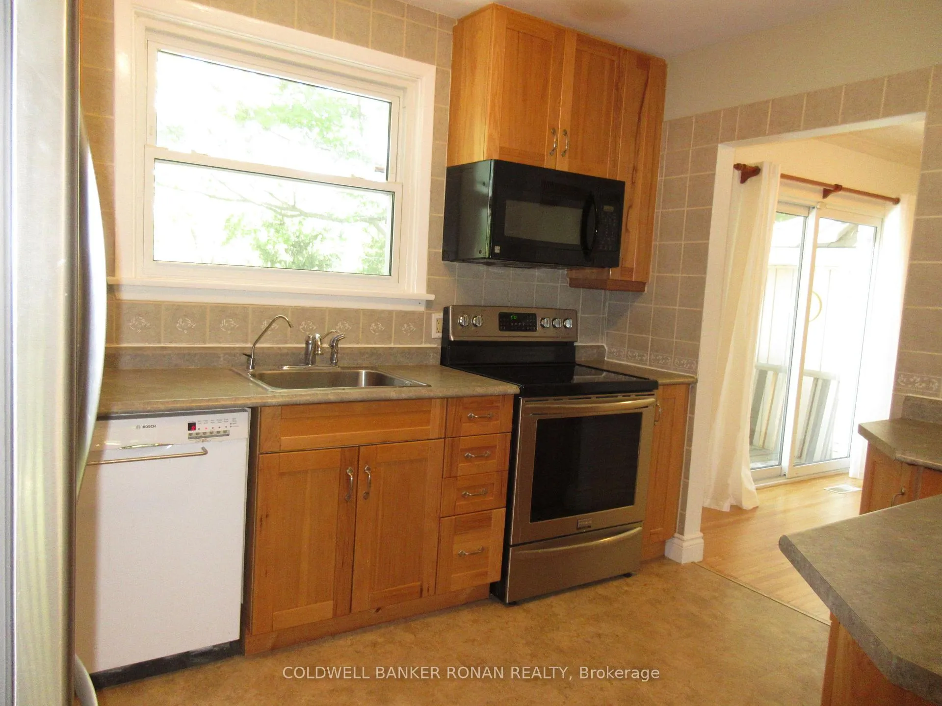 Photo 7 of Unit MAIN FLOOR, 104 Boyne Crescent, New Tecumseth, Alliston — HOMEH