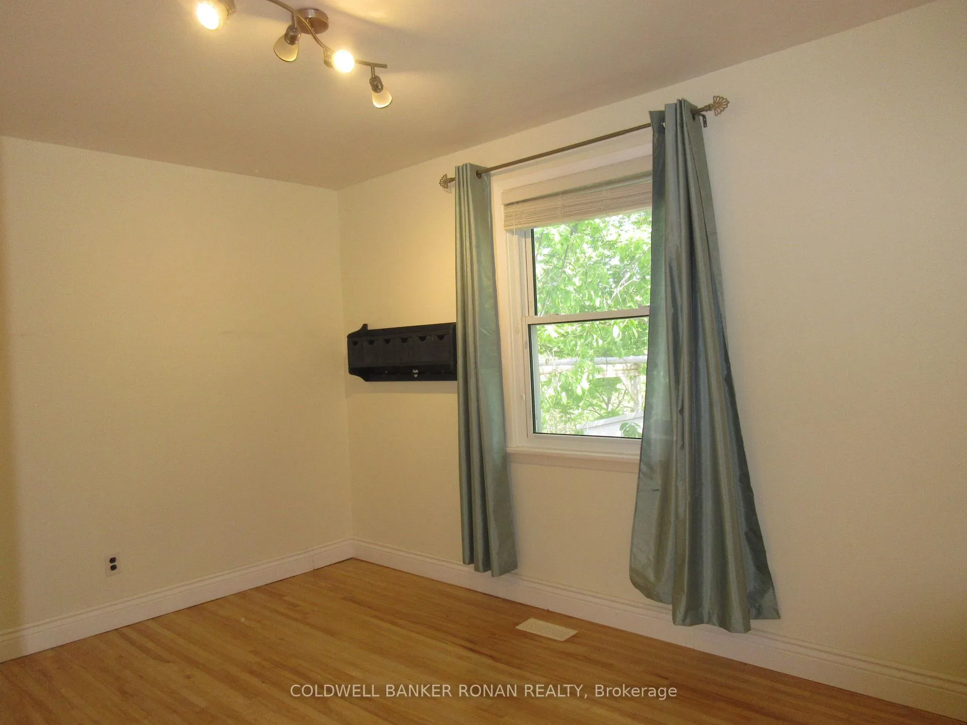 Photo 12 of Unit MAIN FLOOR, 104 Boyne Crescent, New Tecumseth, Alliston — HOMEH